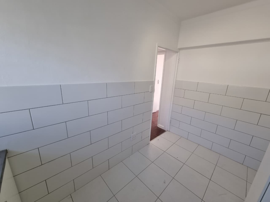 To Let 1 Bedroom Property for Rent in Sea Point Western Cape